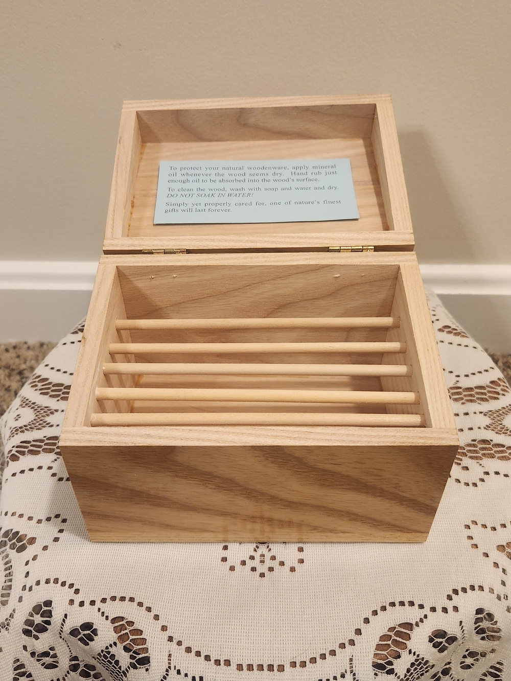 Natural Light Wood Recipe Card Box w/ Dividers Handcrafted At Maine State Prison - Picture 9 of 14
